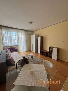 Novi Sad, Rotkvarija, Kisačka, prostrana garsonjera, 32m2